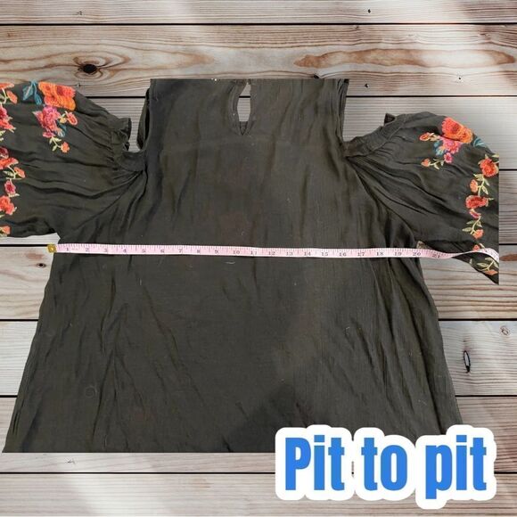 Umgee USA open shoulder short sleeve floral embroidered flowy top size M - Picture 7 of 11